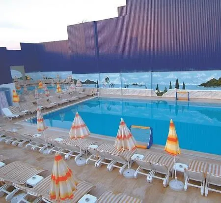 Club & Karaburun Szálloda 5*