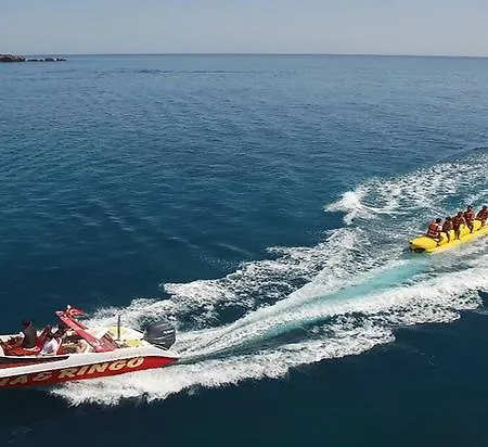 Club & Karaburun Szálloda
