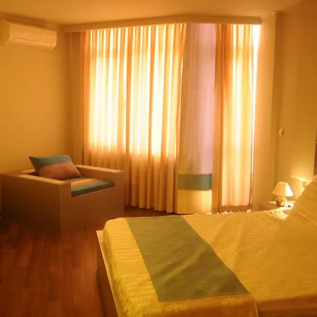 Club & Karaburun Отель Окурджалар