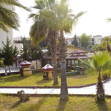 Club & Karaburun Отель Окурджалар